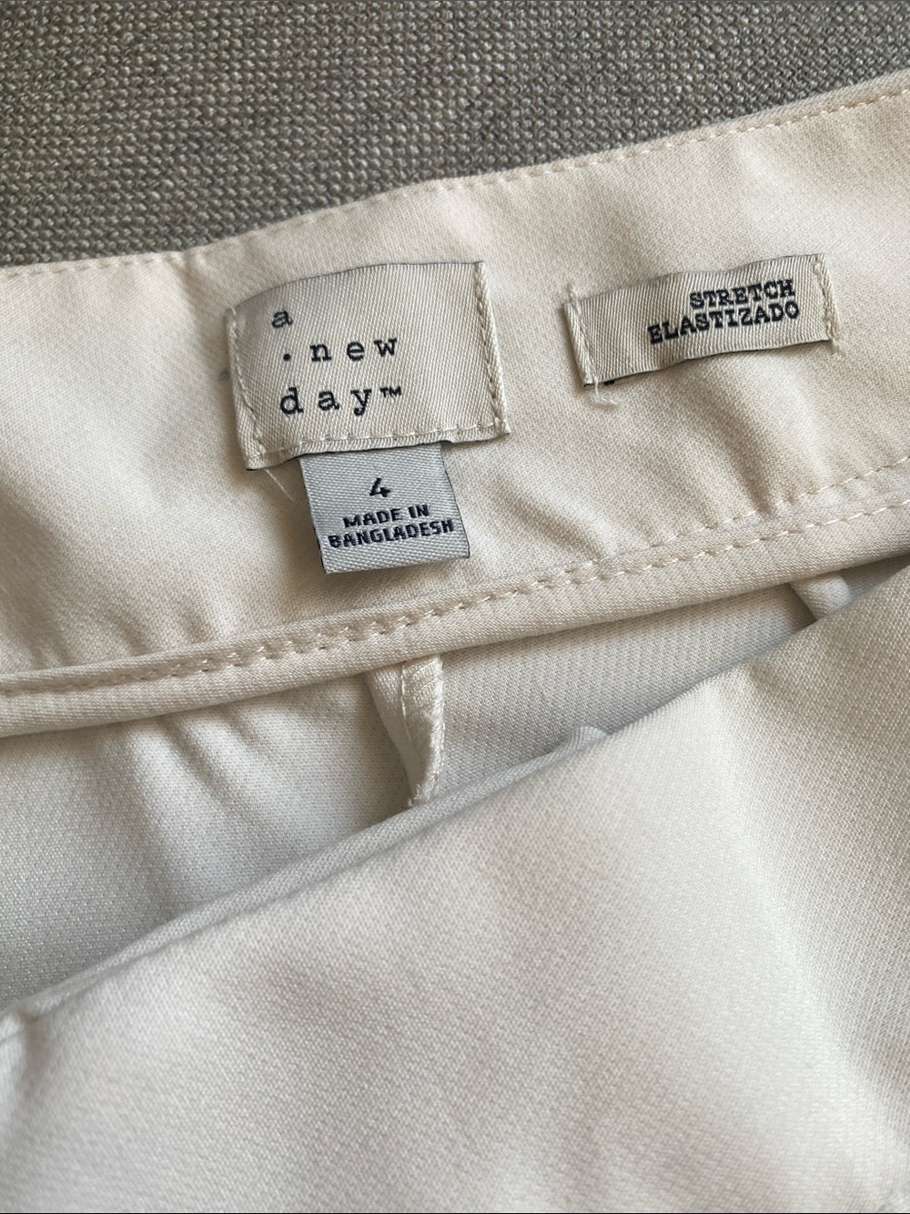 NWT A New Day Women’s High-Rise Cream Stretch Pleated Trouser Shorts Size 4 - Picture 2 of 6